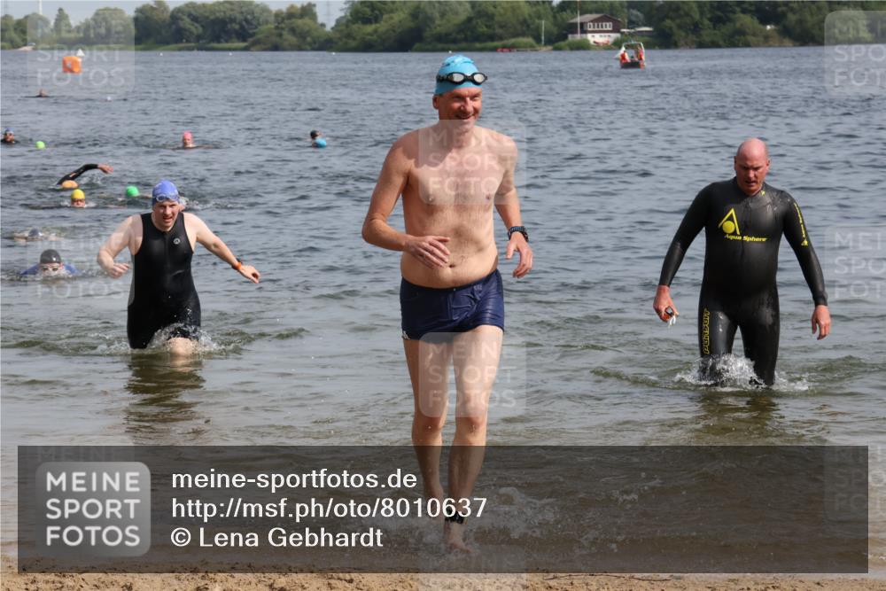 15.06.2025 - 27. Vierlanden-Triathlon Lena Gebhardt http://msf.ph/oto/8010637 15.06.2025 10:07:27 Schwimmen 374, 379, 391, 414, 431, 468 meine-sportfotos.de