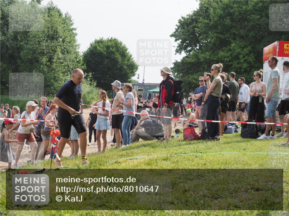 15.06.2025 - 27. Vierlanden-Triathlon KatJ http://msf.ph/oto/8010647 15.06.2025 10:10:05 Schwimmen 466 meine-sportfotos.de