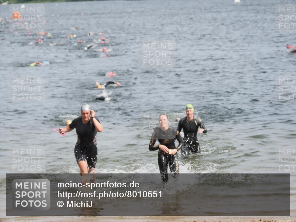 21.06.2025 - 27. Vierlanden-Triathlon MichiJ http://msf.ph/oto/8010651 15.06.2026 10:13:36 Schwimmen 545, 585, 622, 623 meine-sportfotos.de
