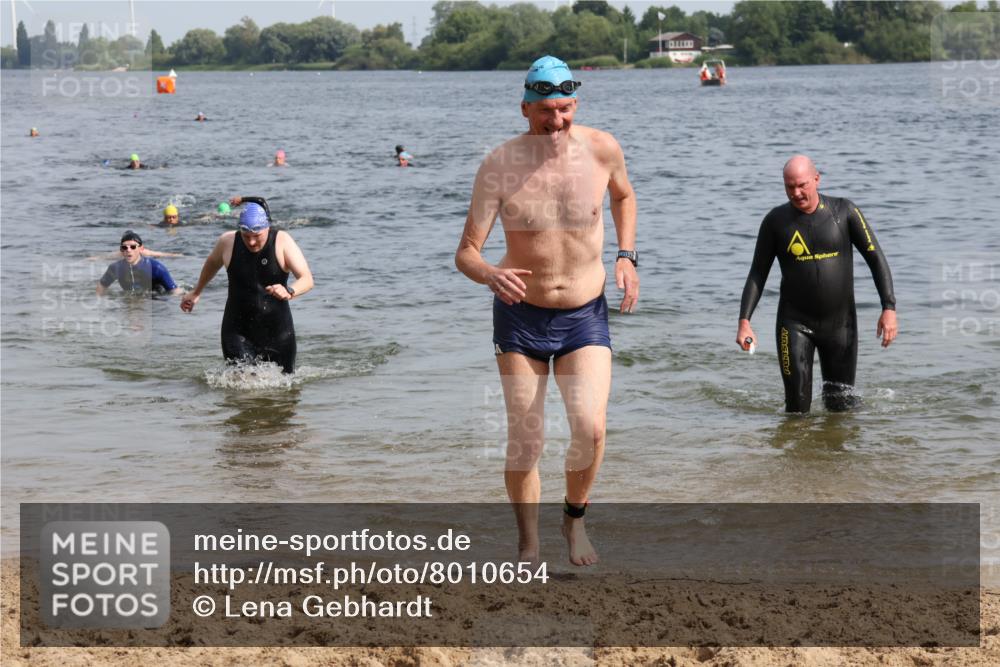 15.06.2025 - 27. Vierlanden-Triathlon Lena Gebhardt http://msf.ph/oto/8010654 15.06.2025 10:07:28 Schwimmen 374, 379, 391, 414, 431, 468 meine-sportfotos.de