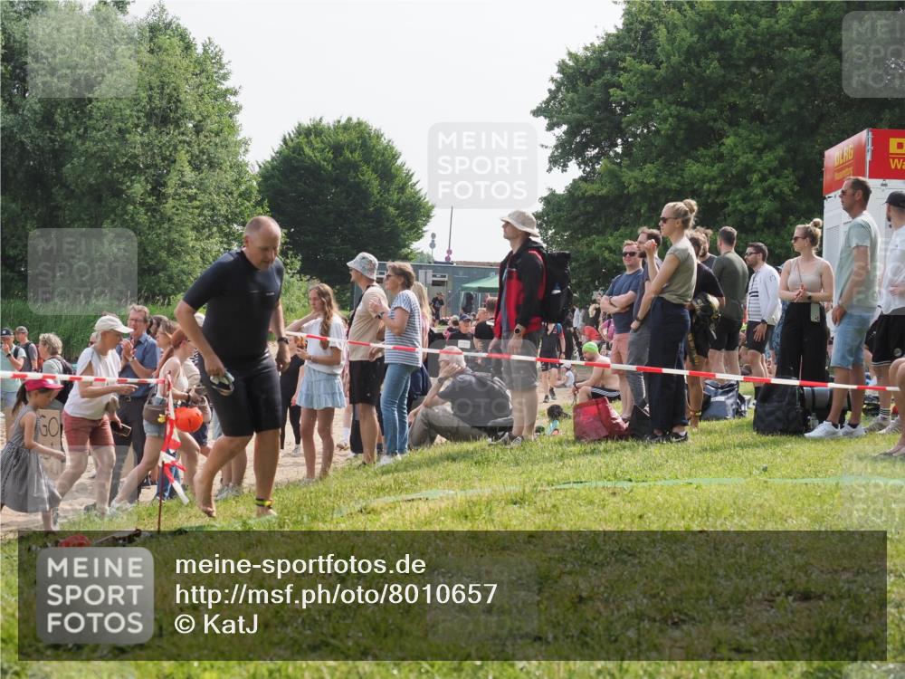 15.06.2025 - 27. Vierlanden-Triathlon KatJ http://msf.ph/oto/8010657 15.06.2025 10:10:05 Schwimmen 466 meine-sportfotos.de