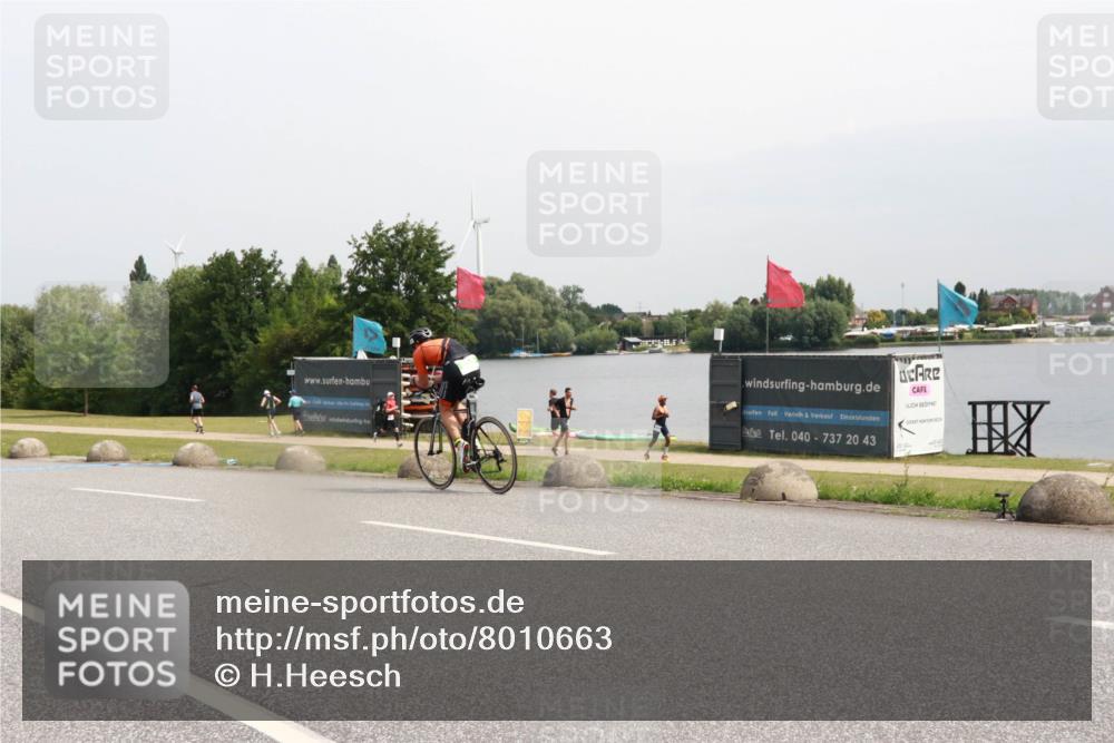 15.06.2025 - 27. Vierlanden-Triathlon H.Heesch http://msf.ph/oto/8010663 15.06.2025 11:01:03 Radfahren 203 meine-sportfotos.de