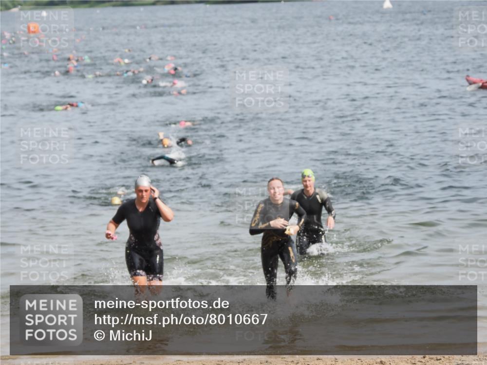 21.06.2025 - 27. Vierlanden-Triathlon MichiJ http://msf.ph/oto/8010667 15.06.2026 10:13:36 Schwimmen 545, 585, 622, 623 meine-sportfotos.de