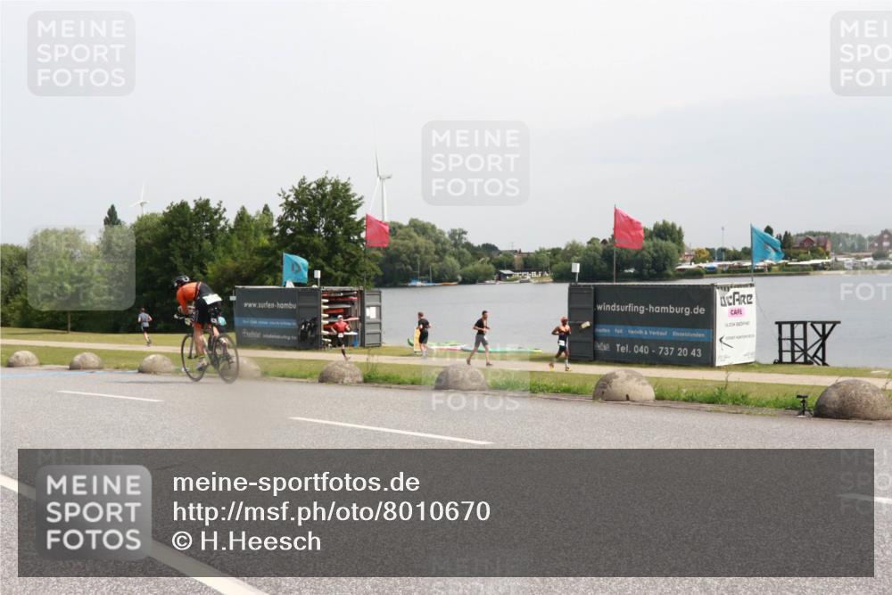 15.06.2025 - 27. Vierlanden-Triathlon H.Heesch http://msf.ph/oto/8010670 15.06.2025 11:01:04 Radfahren 203, 695 meine-sportfotos.de