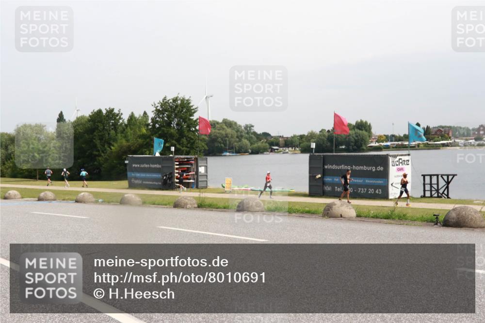 15.06.2025 - 27. Vierlanden-Triathlon H.Heesch http://msf.ph/oto/8010691 15.06.2025 11:01:06 Radfahren 163, 203, 695 meine-sportfotos.de