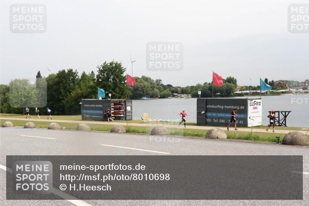 15.06.2025 - 27. Vierlanden-Triathlon H.Heesch http://msf.ph/oto/8010698 15.06.2025 11:01:06 Radfahren 163, 203, 695 meine-sportfotos.de
