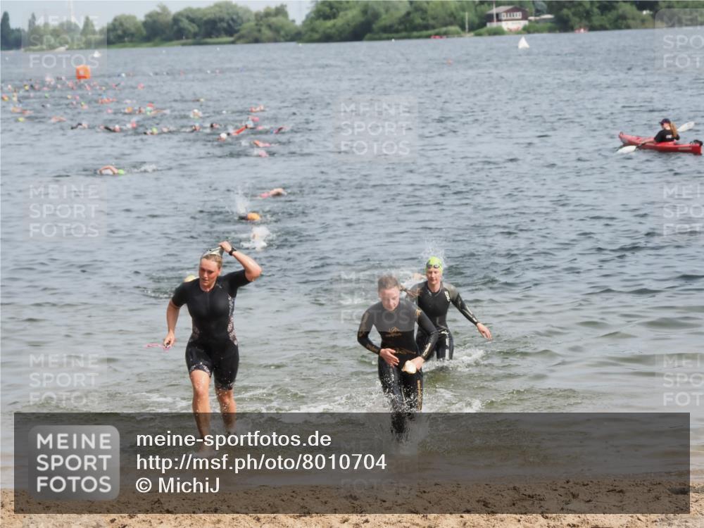 21.06.2025 - 27. Vierlanden-Triathlon MichiJ http://msf.ph/oto/8010704 15.06.2026 10:13:37 Schwimmen 545, 585, 622, 623 meine-sportfotos.de