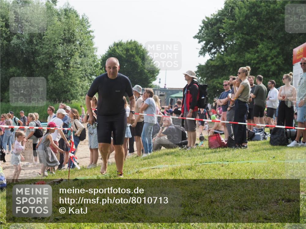 15.06.2025 - 27. Vierlanden-Triathlon KatJ http://msf.ph/oto/8010713 15.06.2025 10:10:06 Schwimmen 466 meine-sportfotos.de
