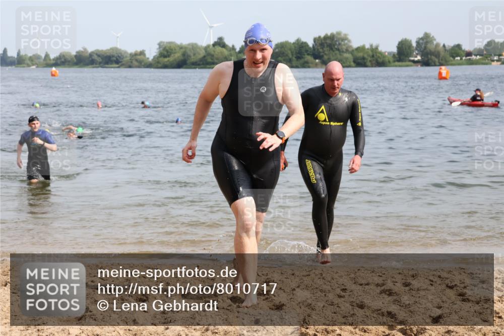 15.06.2025 - 27. Vierlanden-Triathlon Lena Gebhardt http://msf.ph/oto/8010717 15.06.2025 10:07:33 Schwimmen 374, 379, 391, 414, 468 meine-sportfotos.de