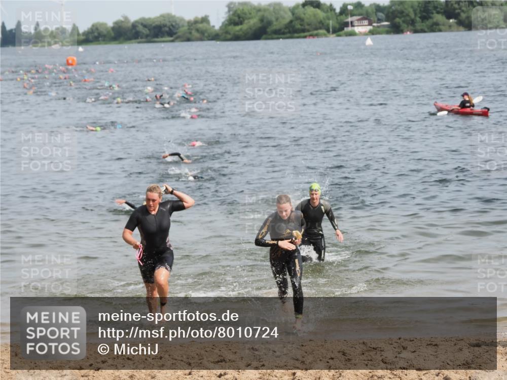 21.06.2025 - 27. Vierlanden-Triathlon MichiJ http://msf.ph/oto/8010724 15.06.2026 10:13:37 Schwimmen 545, 585, 622, 623 meine-sportfotos.de