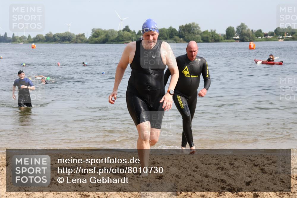15.06.2025 - 27. Vierlanden-Triathlon Lena Gebhardt http://msf.ph/oto/8010730 15.06.2025 10:07:33 Schwimmen 374, 379, 391, 414, 468 meine-sportfotos.de