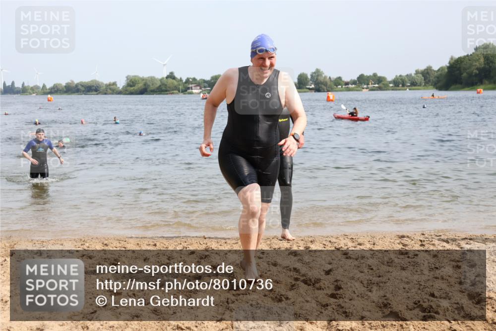 15.06.2025 - 27. Vierlanden-Triathlon Lena Gebhardt http://msf.ph/oto/8010736 15.06.2025 10:07:33 Schwimmen 374, 379, 391, 414, 468 meine-sportfotos.de