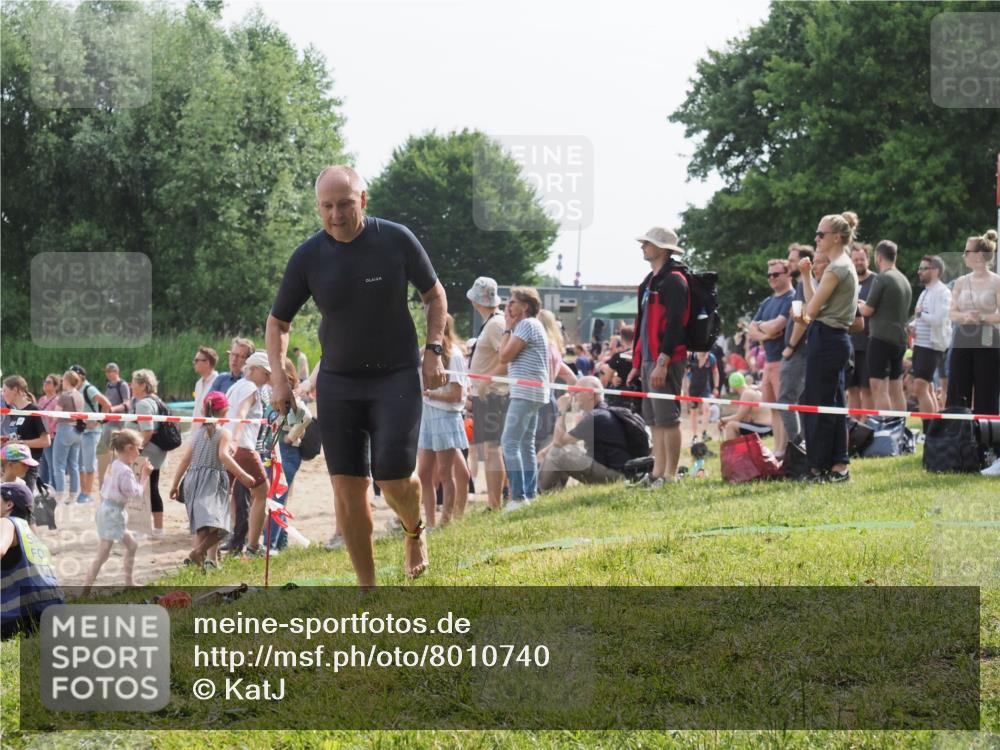 15.06.2025 - 27. Vierlanden-Triathlon KatJ http://msf.ph/oto/8010740 15.06.2025 10:10:07 Schwimmen 466 meine-sportfotos.de