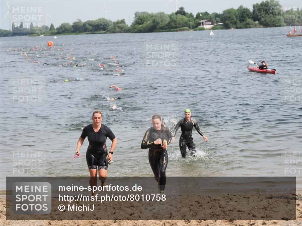21.06.2025 - 27. Vierlanden-Triathlon MichiJ http://msf.ph/oto/8010758 15.06.2026 10:13:38 Schwimmen 545, 585, 622, 623 meine-sportfotos.de