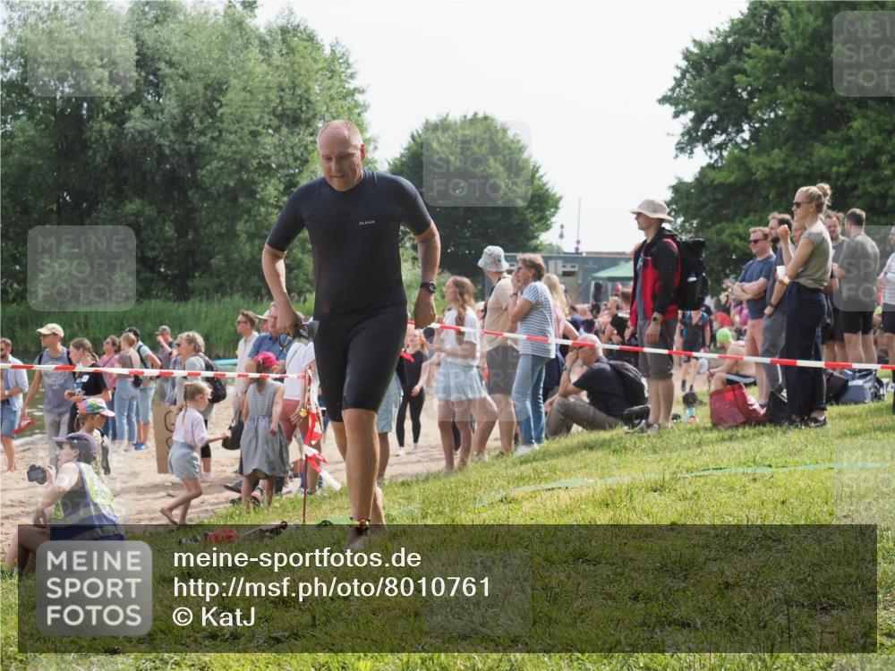 15.06.2025 - 27. Vierlanden-Triathlon KatJ http://msf.ph/oto/8010761 15.06.2025 10:10:07 Schwimmen 466 meine-sportfotos.de