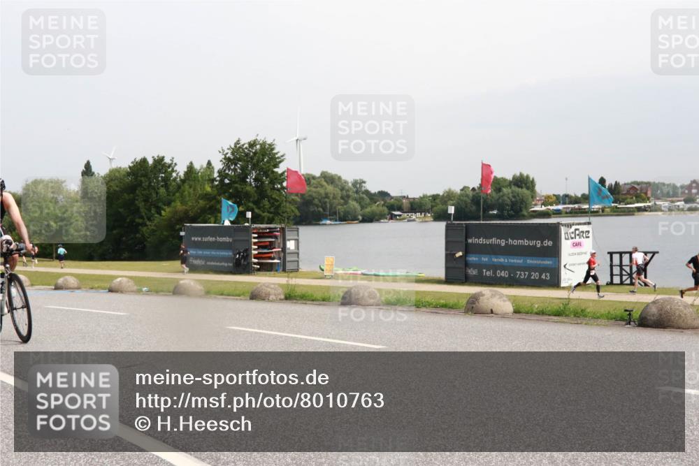 15.06.2025 - 27. Vierlanden-Triathlon H.Heesch http://msf.ph/oto/8010763 15.06.2025 11:01:08 Radfahren 163, 695 meine-sportfotos.de