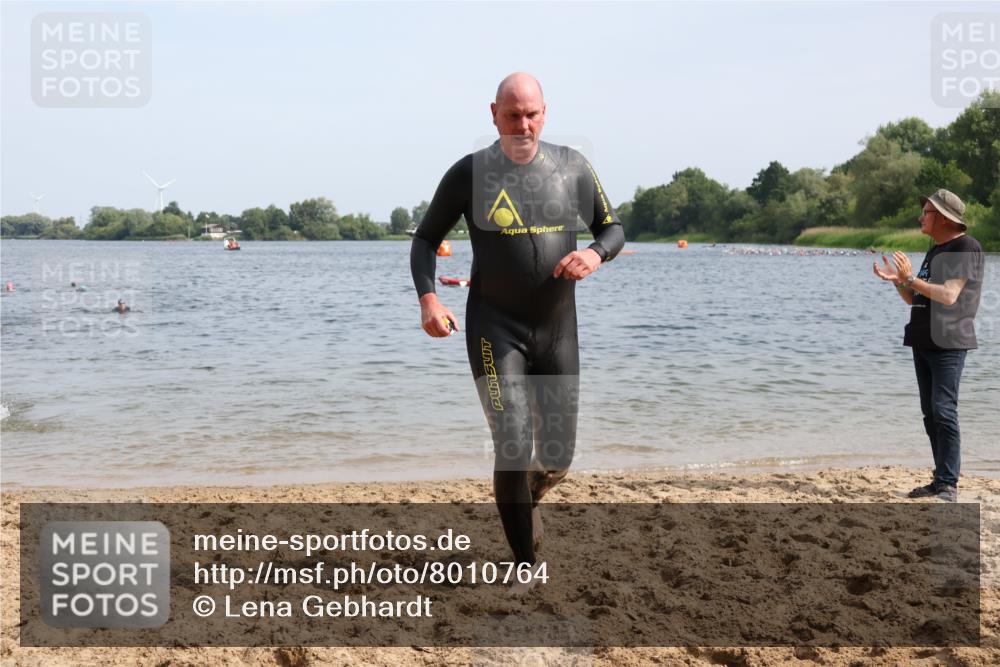 15.06.2025 - 27. Vierlanden-Triathlon Lena Gebhardt http://msf.ph/oto/8010764 15.06.2025 10:07:36 Schwimmen 379, 391, 468 meine-sportfotos.de