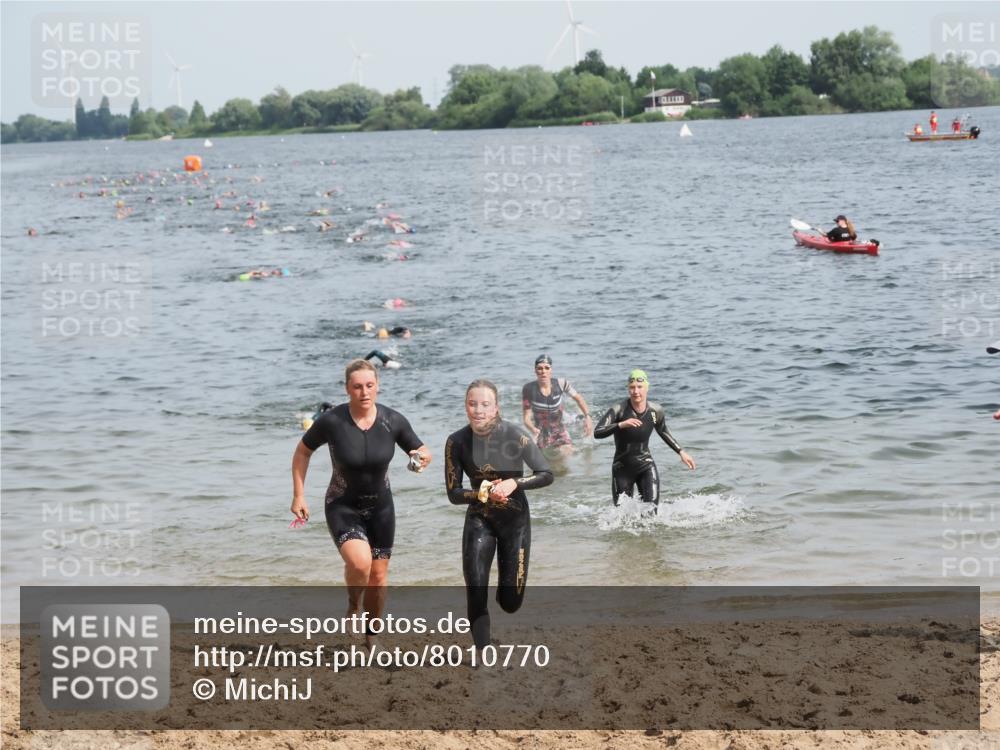 21.06.2025 - 27. Vierlanden-Triathlon MichiJ http://msf.ph/oto/8010770 15.06.2026 10:13:38 Schwimmen 545, 585, 622, 623 meine-sportfotos.de