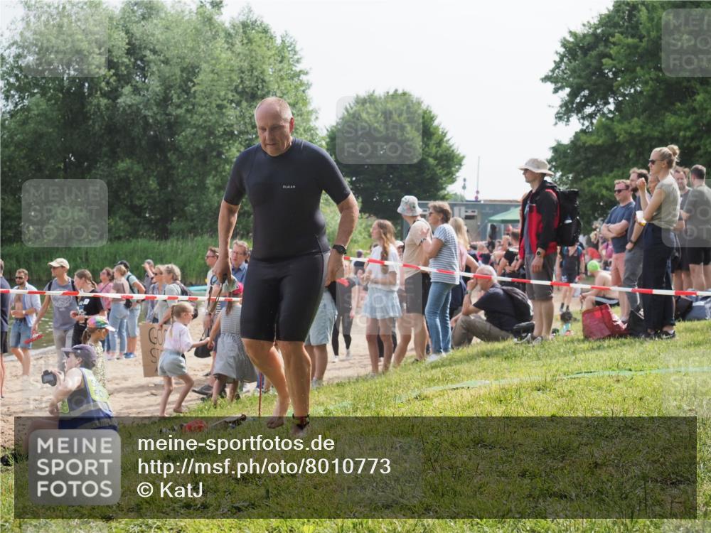 15.06.2025 - 27. Vierlanden-Triathlon KatJ http://msf.ph/oto/8010773 15.06.2025 10:10:07 Schwimmen 466 meine-sportfotos.de