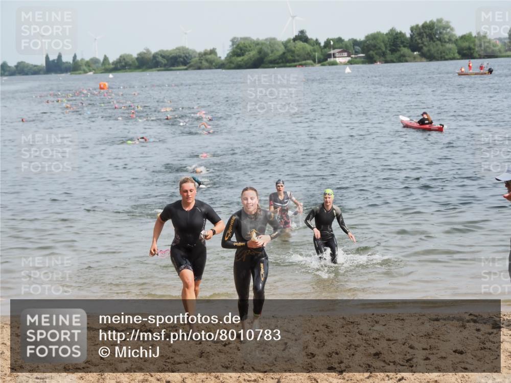 21.06.2025 - 27. Vierlanden-Triathlon MichiJ http://msf.ph/oto/8010783 15.06.2026 10:13:38 Schwimmen 545, 585, 622, 623 meine-sportfotos.de