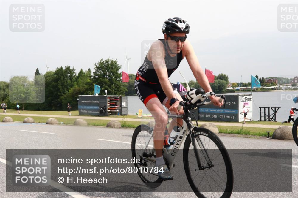 15.06.2025 - 27. Vierlanden-Triathlon H.Heesch http://msf.ph/oto/8010784 15.06.2025 11:01:09 Radfahren 2, 163, 241, 695 meine-sportfotos.de