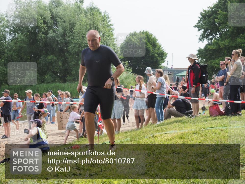 15.06.2025 - 27. Vierlanden-Triathlon KatJ http://msf.ph/oto/8010787 15.06.2025 10:10:07 Schwimmen 466 meine-sportfotos.de