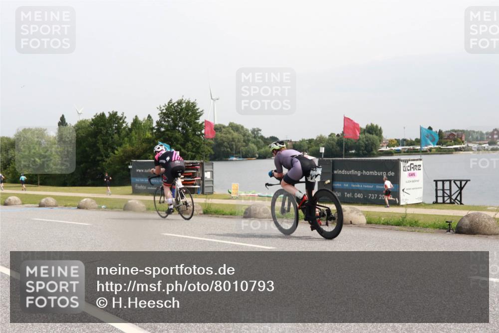 15.06.2025 - 27. Vierlanden-Triathlon H.Heesch http://msf.ph/oto/8010793 15.06.2025 11:01:09 Radfahren 2, 163, 241, 695 meine-sportfotos.de