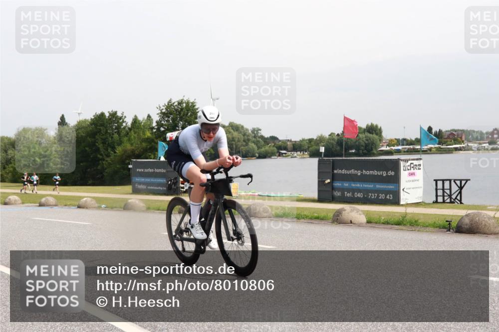 15.06.2025 - 27. Vierlanden-Triathlon H.Heesch http://msf.ph/oto/8010806 15.06.2025 11:01:14 Radfahren 2, 123, 163, 194, 200, 216, 241, 479, 618 meine-sportfotos.de