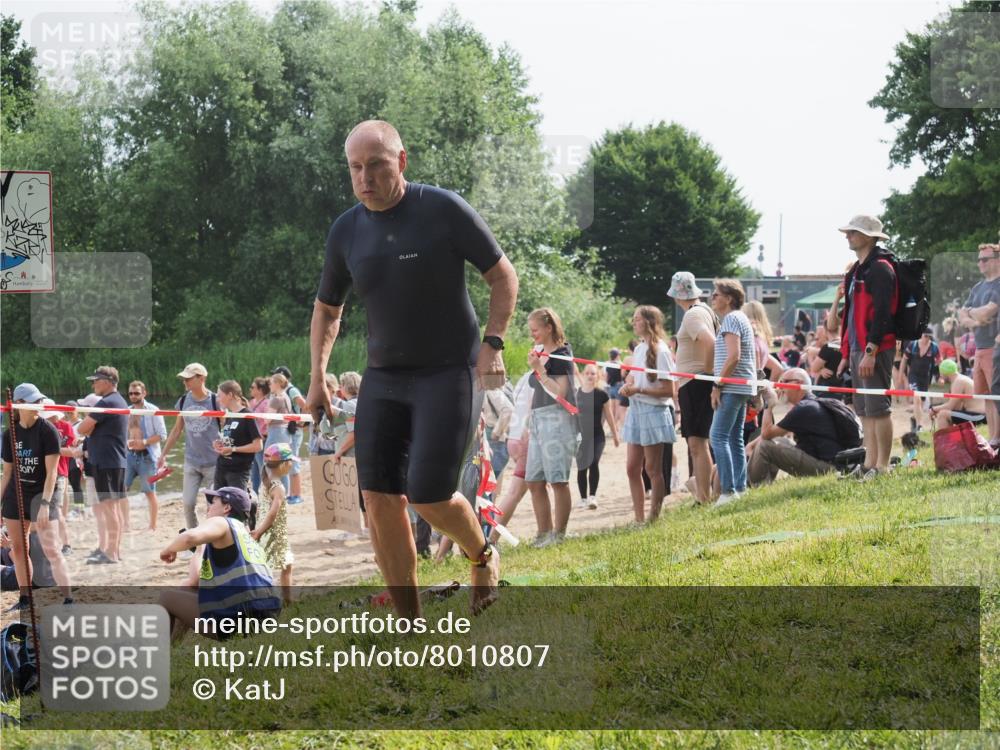 15.06.2025 - 27. Vierlanden-Triathlon KatJ http://msf.ph/oto/8010807 15.06.2025 10:10:07 Schwimmen 466 meine-sportfotos.de