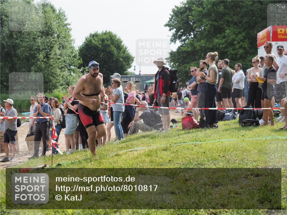 15.06.2025 - 27. Vierlanden-Triathlon KatJ http://msf.ph/oto/8010817 15.06.2025 10:10:24 Schwimmen 417, 444 meine-sportfotos.de