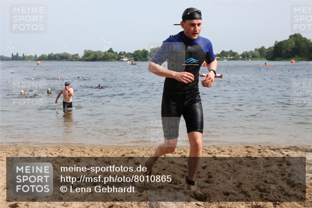 15.06.2025 - 27. Vierlanden-Triathlon Lena Gebhardt http://msf.ph/oto/8010865 15.06.2025 10:07:40 Schwimmen 371, 379, 391, 468 meine-sportfotos.de