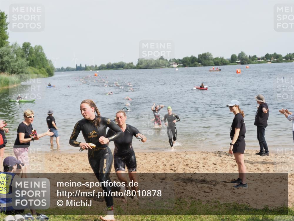 21.06.2025 - 27. Vierlanden-Triathlon MichiJ http://msf.ph/oto/8010878 15.06.2026 10:13:40 Schwimmen 513, 545, 585, 622 meine-sportfotos.de