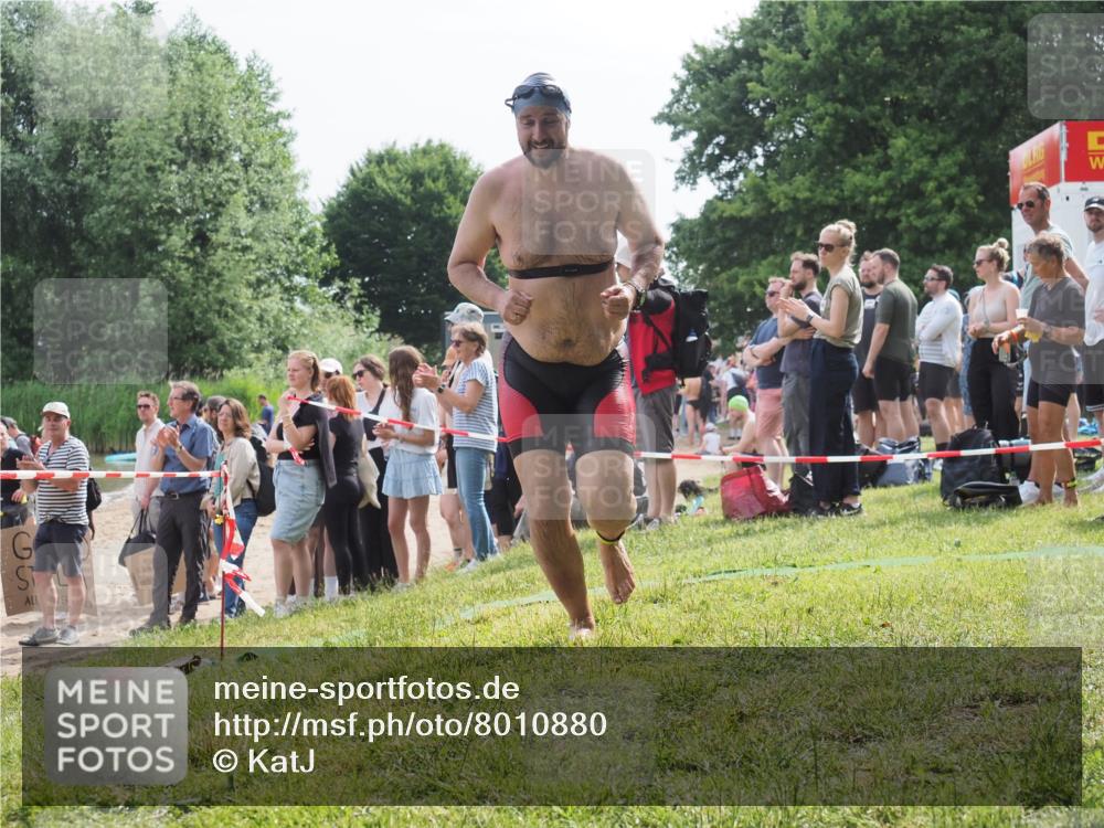 15.06.2025 - 27. Vierlanden-Triathlon KatJ http://msf.ph/oto/8010880 15.06.2025 10:10:25 Schwimmen 417, 444 meine-sportfotos.de
