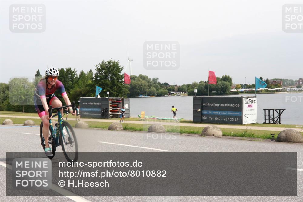 15.06.2025 - 27. Vierlanden-Triathlon H.Heesch http://msf.ph/oto/8010882 15.06.2025 11:01:19 Radfahren 123, 200, 484, 618 meine-sportfotos.de