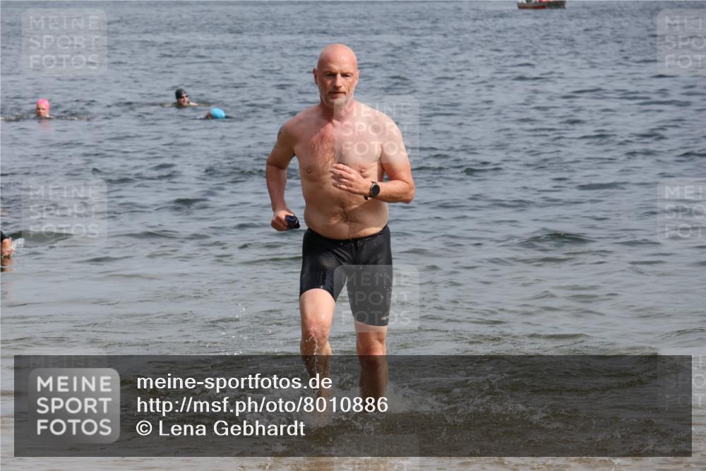 15.06.2025 - 27. Vierlanden-Triathlon Lena Gebhardt http://msf.ph/oto/8010886 15.06.2025 10:07:45 Schwimmen 371, 395, 407, 468 meine-sportfotos.de