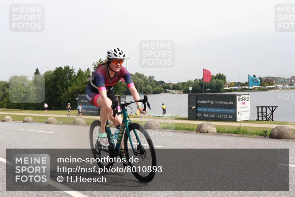 15.06.2025 - 27. Vierlanden-Triathlon H.Heesch http://msf.ph/oto/8010893 15.06.2025 11:01:19 Radfahren 123, 200, 484, 618 meine-sportfotos.de