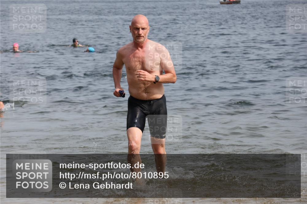 15.06.2025 - 27. Vierlanden-Triathlon Lena Gebhardt http://msf.ph/oto/8010895 15.06.2025 10:07:45 Schwimmen 371, 395, 407, 468 meine-sportfotos.de