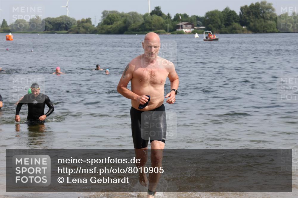 15.06.2025 - 27. Vierlanden-Triathlon Lena Gebhardt http://msf.ph/oto/8010905 15.06.2025 10:07:46 Schwimmen 371, 395, 407, 468 meine-sportfotos.de