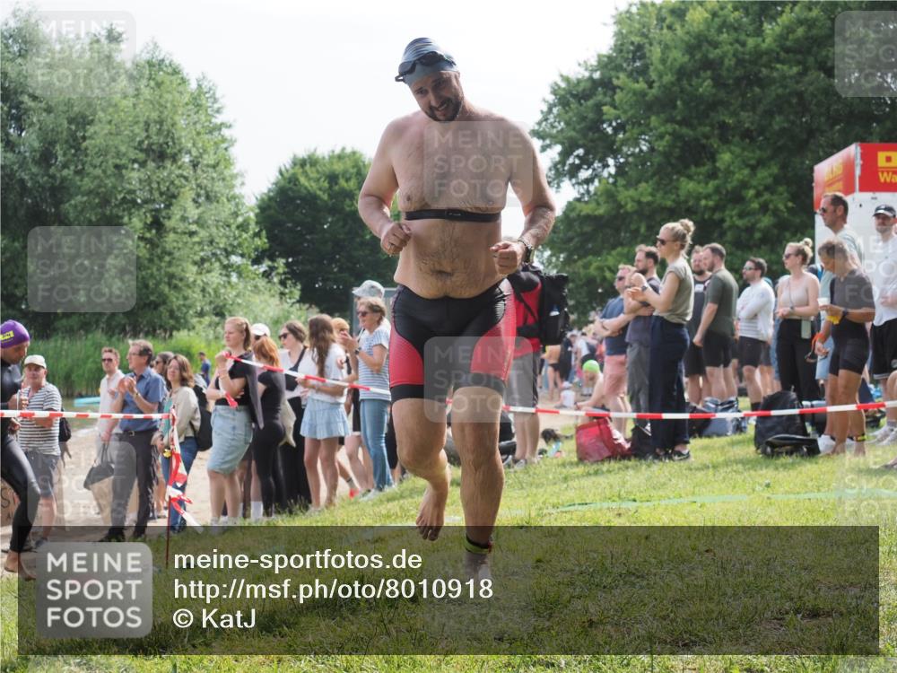 15.06.2025 - 27. Vierlanden-Triathlon KatJ http://msf.ph/oto/8010918 15.06.2025 10:10:26 Schwimmen 417, 444 meine-sportfotos.de