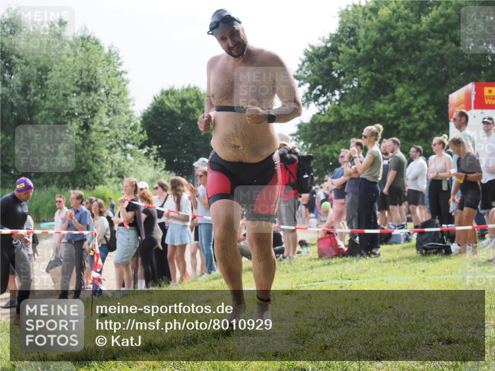 15.06.2025 - 27. Vierlanden-Triathlon KatJ http://msf.ph/oto/8010929 15.06.2025 10:10:26 Schwimmen 417, 444 meine-sportfotos.de