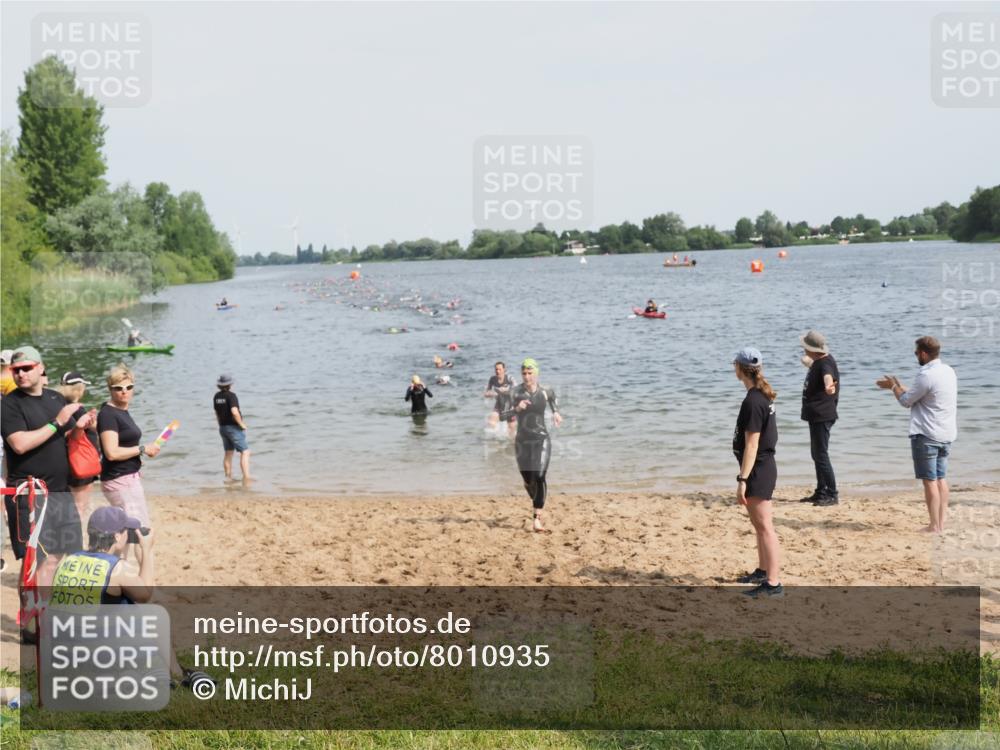 21.06.2025 - 27. Vierlanden-Triathlon MichiJ http://msf.ph/oto/8010935 15.06.2026 10:13:42 Schwimmen 513, 545, 585, 622 meine-sportfotos.de