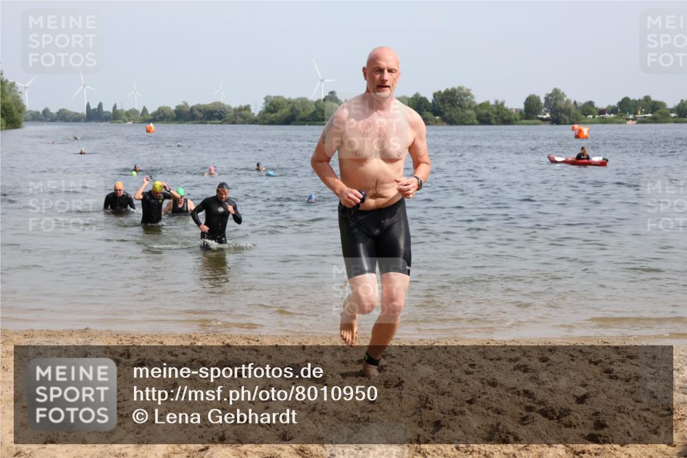 15.06.2025 - 27. Vierlanden-Triathlon Lena Gebhardt http://msf.ph/oto/8010950 15.06.2025 10:07:48 Schwimmen 371, 395, 407 meine-sportfotos.de