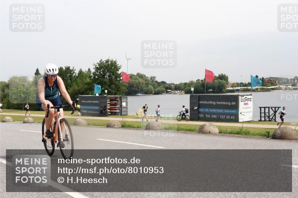 15.06.2025 - 27. Vierlanden-Triathlon H.Heesch http://msf.ph/oto/8010953 15.06.2025 11:01:23 Radfahren 484, 501 meine-sportfotos.de