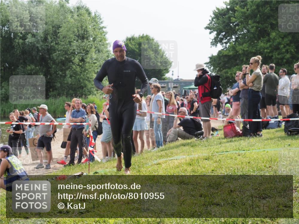 15.06.2025 - 27. Vierlanden-Triathlon KatJ http://msf.ph/oto/8010955 15.06.2025 10:10:28 Schwimmen 417, 444 meine-sportfotos.de