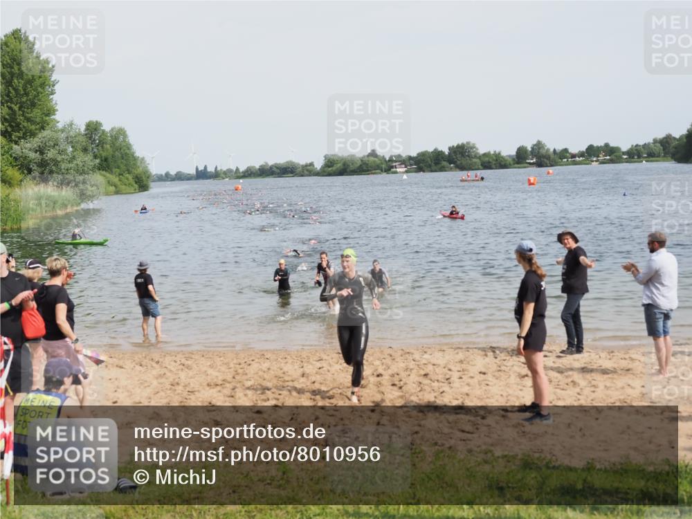21.06.2025 - 27. Vierlanden-Triathlon MichiJ http://msf.ph/oto/8010956 15.06.2026 10:13:43 Schwimmen 513, 540, 545, 585, 622 meine-sportfotos.de