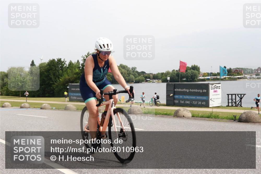 15.06.2025 - 27. Vierlanden-Triathlon H.Heesch http://msf.ph/oto/8010963 15.06.2025 11:01:24 Radfahren 484, 501 meine-sportfotos.de