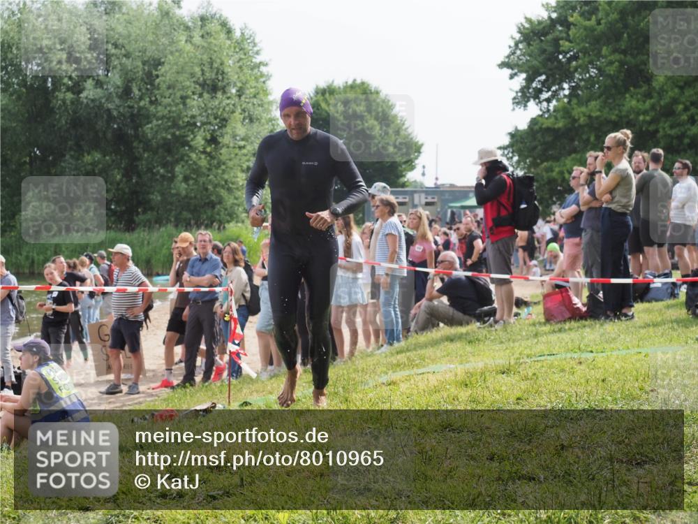 15.06.2025 - 27. Vierlanden-Triathlon KatJ http://msf.ph/oto/8010965 15.06.2025 10:10:28 Schwimmen 417, 444 meine-sportfotos.de