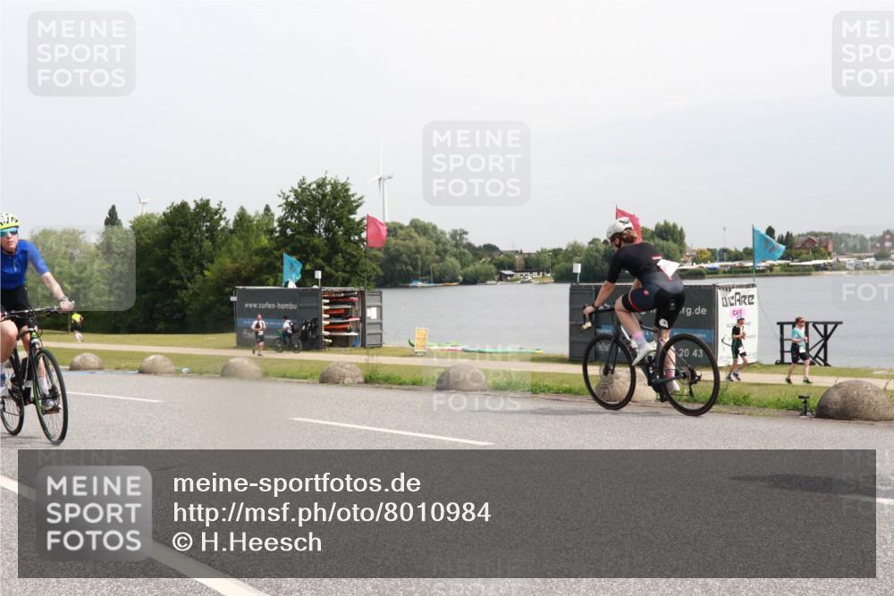 15.06.2025 - 27. Vierlanden-Triathlon H.Heesch http://msf.ph/oto/8010984 15.06.2025 11:01:28 Radfahren 501, 542, 644 meine-sportfotos.de