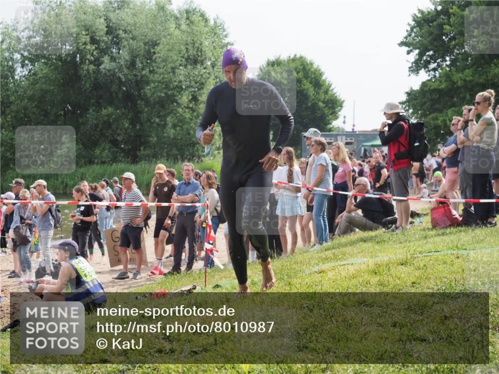 15.06.2025 - 27. Vierlanden-Triathlon KatJ http://msf.ph/oto/8010987 15.06.2025 10:10:29 Schwimmen 417, 444 meine-sportfotos.de
