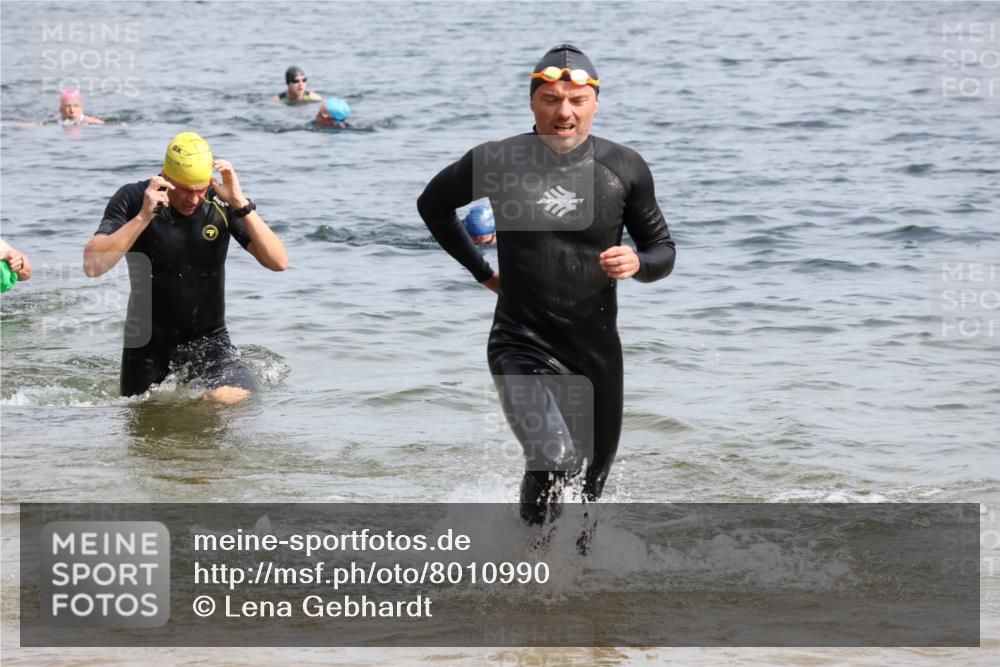 15.06.2025 - 27. Vierlanden-Triathlon Lena Gebhardt http://msf.ph/oto/8010990 15.06.2025 10:07:50 Schwimmen 371, 395, 407 meine-sportfotos.de